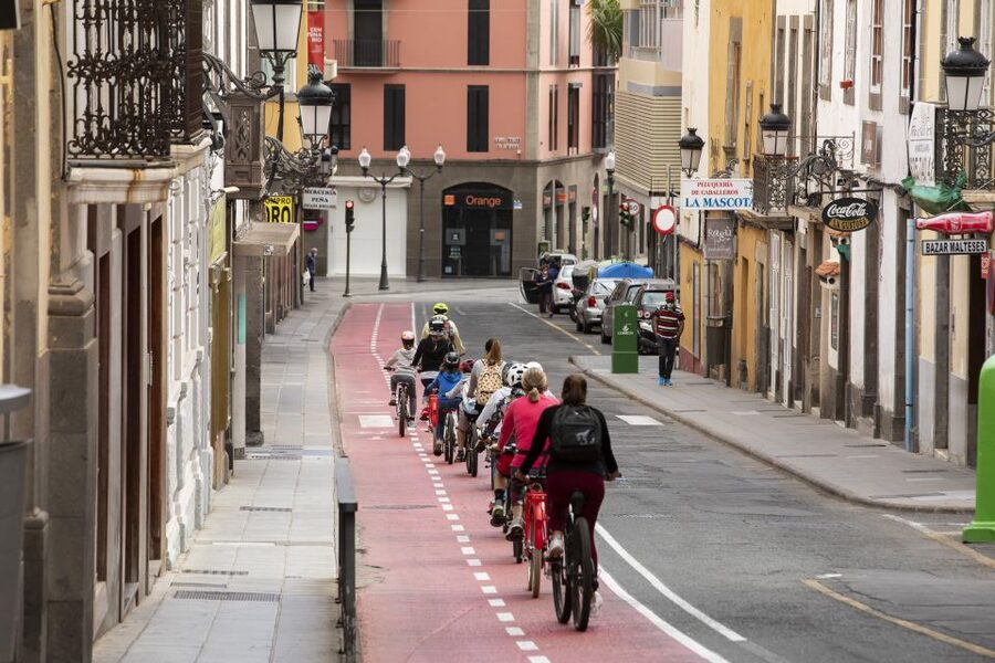 Las Palmas de Gran Canaria: Guided City Tour by Bike - Meeting at Poema del Mar Aquarium