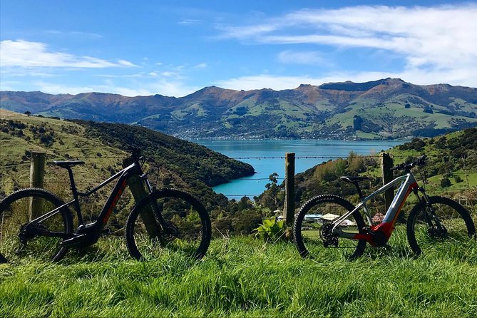 Lava Loop- Guided electric mountain bike tour in Akaroa - The crater rim and Pacific views