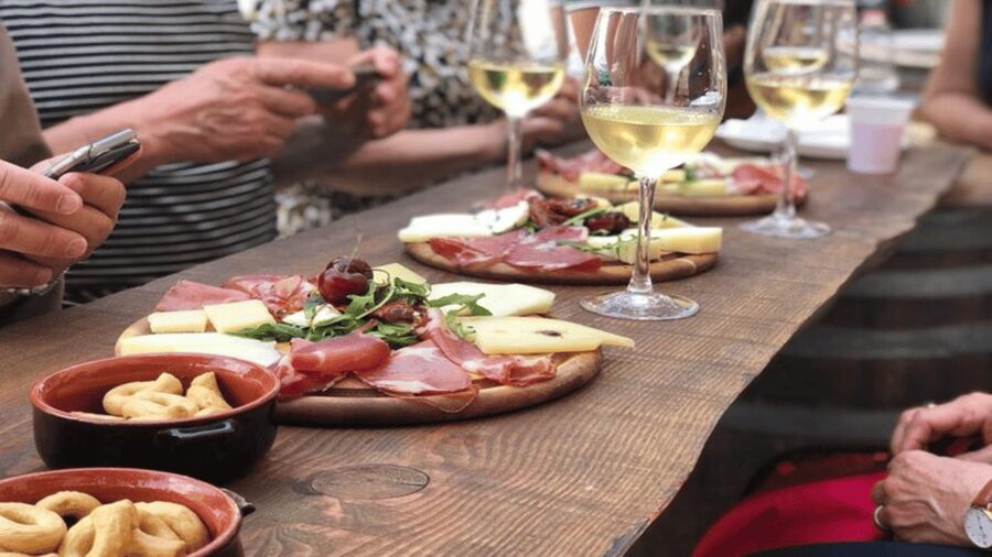Lecce: Guided Tour & Wine Tasting by Bike - Porta Napoli and the city’s ceremonial entrance