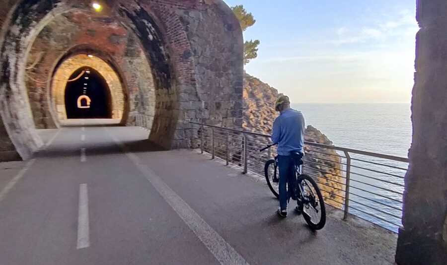 Levanto: Guided E-Bike Tour in Framura with Wine & Focaccia - Down to the Mare e Monti cycle path