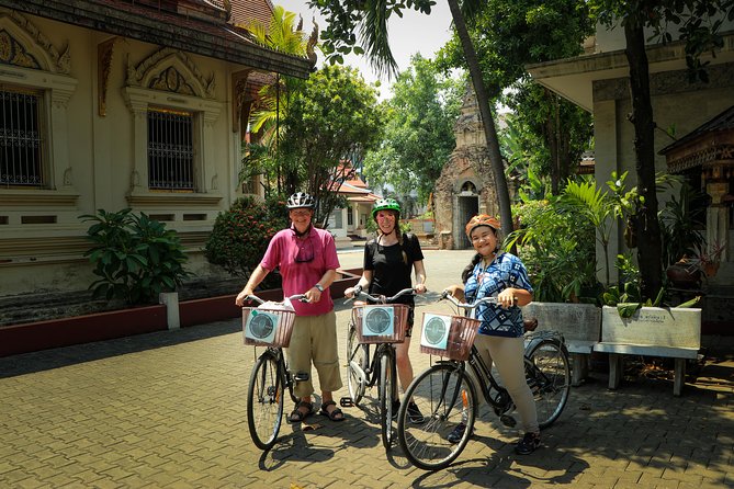 LIFECYCLING - Half Day City Bike Tour - Warorot Market and a taste of Chiang Mai