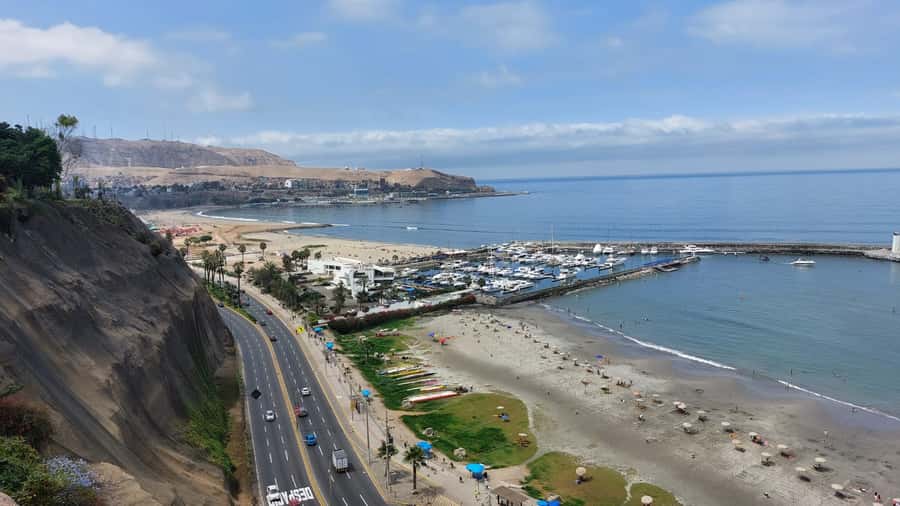 Lima Bike Tour: La Costa Verde & Jesus Statue in Chorrillos - Miraflores cliffs, the Park of Love, and Larcomar