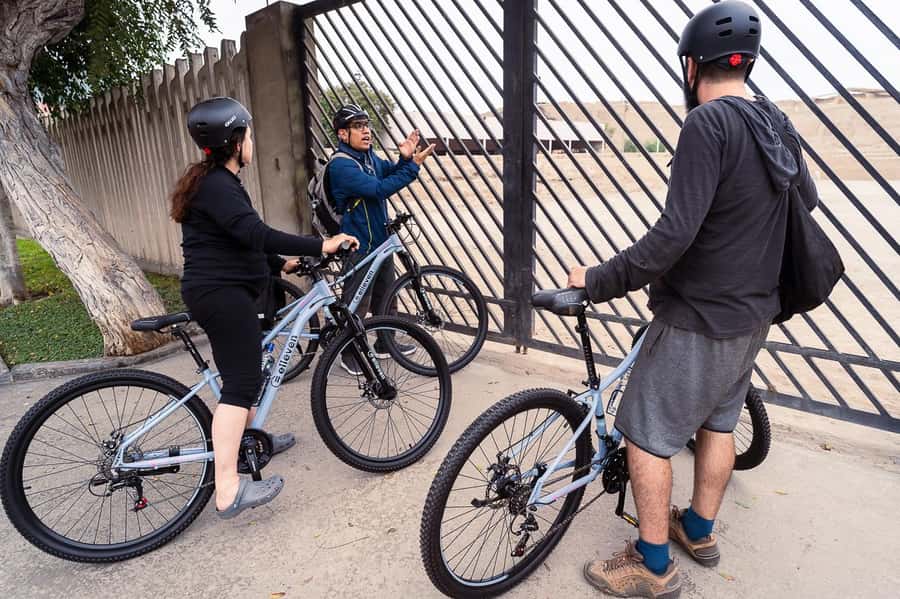 Lima: City biking - A Four-Hour Introduction to Lima by Bicycle