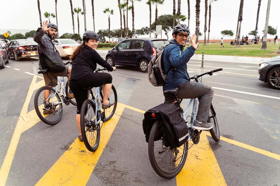 Lima: City biking - Miraflores by Bike: Streets, Views, and a Small Snack