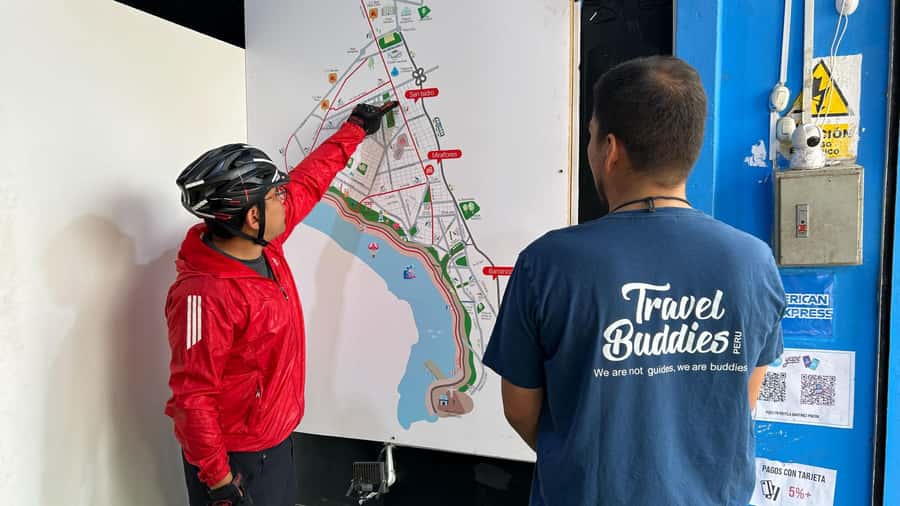 Lima: City biking - Returning Along the Miraflores Boardwalk