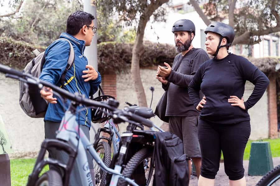 Lima: City biking - El Olivar Park and San Isidro’s Leafier Side