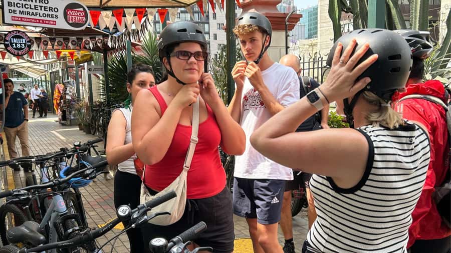 Lima: Sightseeing Bike Tour with Food and Drink Tastings - Key points to know before you book