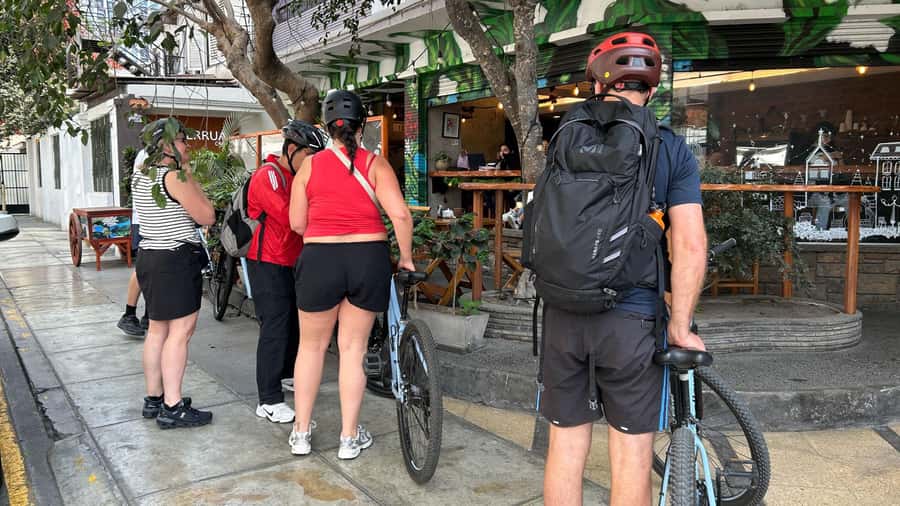 Lima: Sightseeing Bike Tour with Food and Drink Tastings - Barranco, street art, and the old Juanito tavern