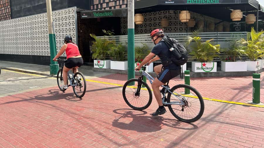 Lima: Sightseeing Bike Tour with Food and Drink Tastings - Finishing with ceviche at Maraparte