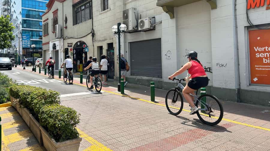 Lima: Sightseeing Bike Tour with Food and Drink Tastings - What the $65 price includes