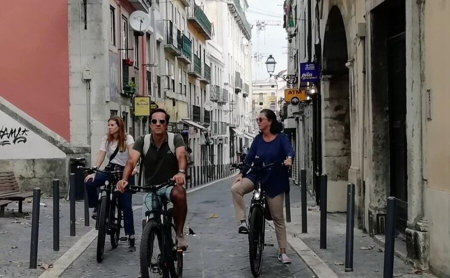 Lisbon: 7 Hills Panoramic Guided Tour by E-Bike - What the electric bike can and cannot do