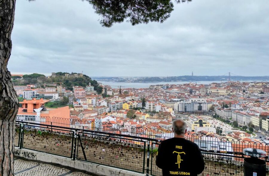 Lisbon: 7 Hills Panoramic Guided Tour by E-Bike - Why the small group matters in Lisbon traffic