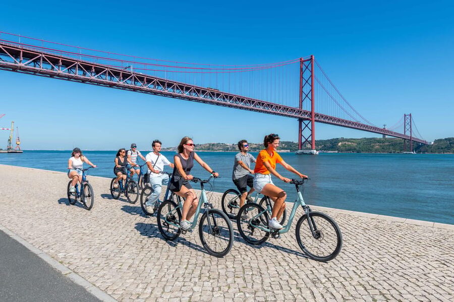 Lisbon Bike Tour: Langs de rivier van Belém naar Lissabon - Family details and riding comfort