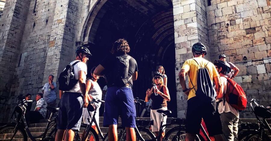 Lisbon: City Highlights and Viewpoints E-Bike Tour - Alfama and the old quarters
