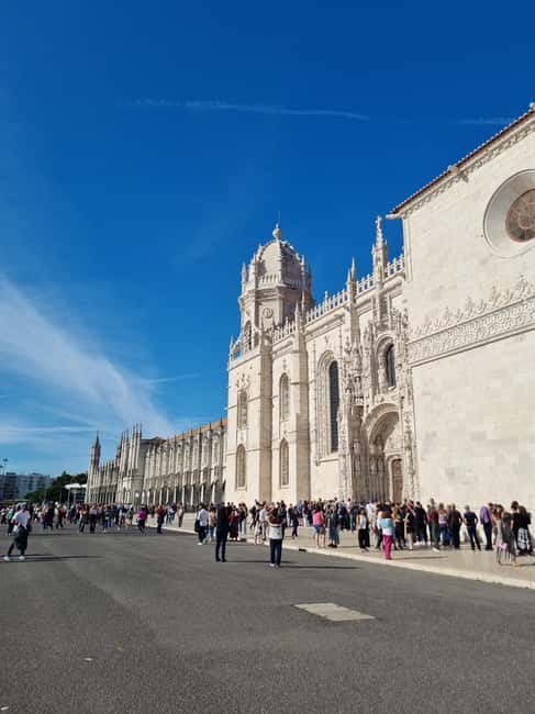 Lisbon: E-Bike Adventure to Belém with Pastel Tasting - Along the Tejo toward the 25 de Abril Bridge