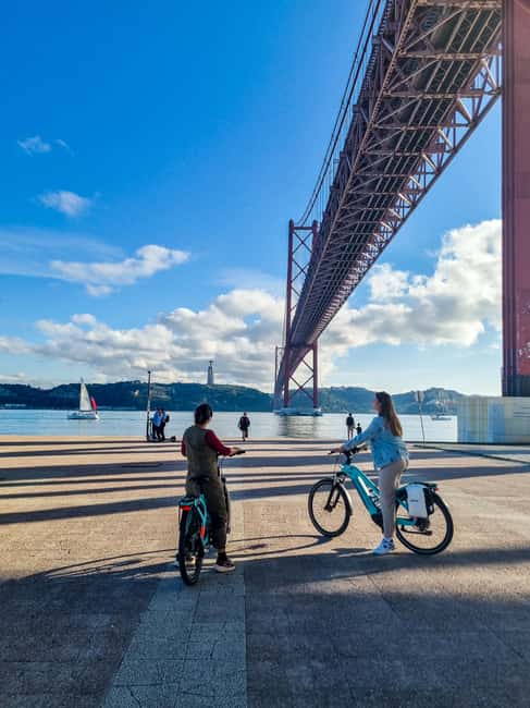 Lisbon: E-Bike Adventure to Belém with Pastel Tasting - What the guides add to the experience