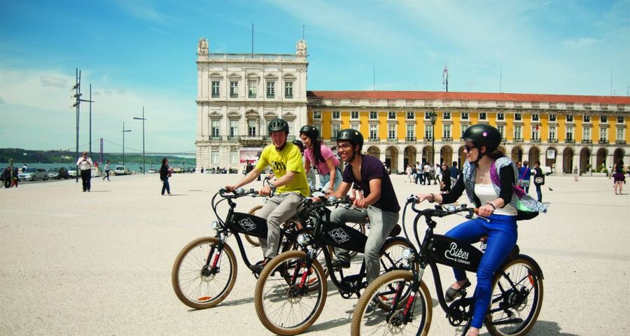 Lisbon: E-Bike Food Tour of Alfama and Old Town - Praça da Figueira and the final flavors