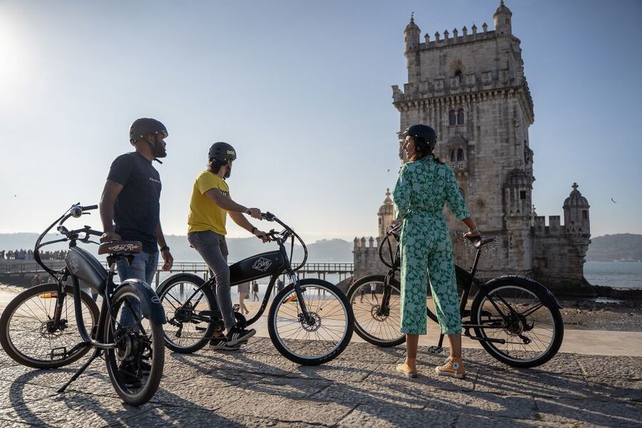 Lisbon: Electric Bike Tour by the River to Belém - Guides, languages, and group feel