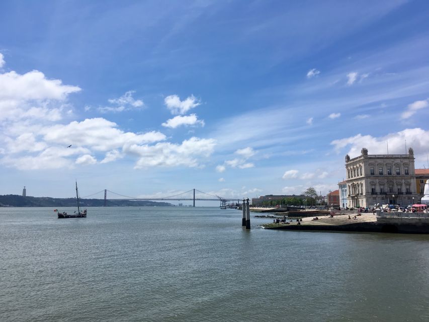 Lisbon: Hills, Alfama, and Mouraria Tour by Electric Bike - Key points at a glance