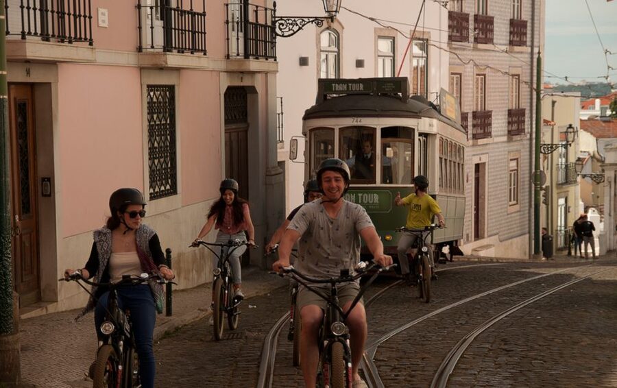 Lisbon: Hills, Alfama, and Mouraria Tour by Electric Bike - Graça and the climb to Senhora do Monte