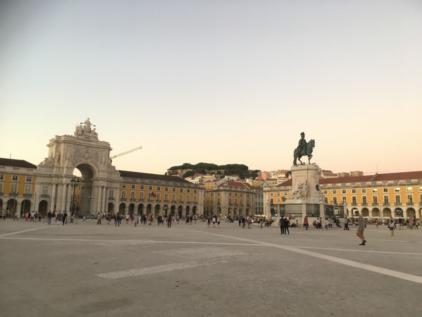 Lisbon: Hills, Alfama, and Mouraria Tour by Electric Bike - The Sé Cathedral and the ride back downtown