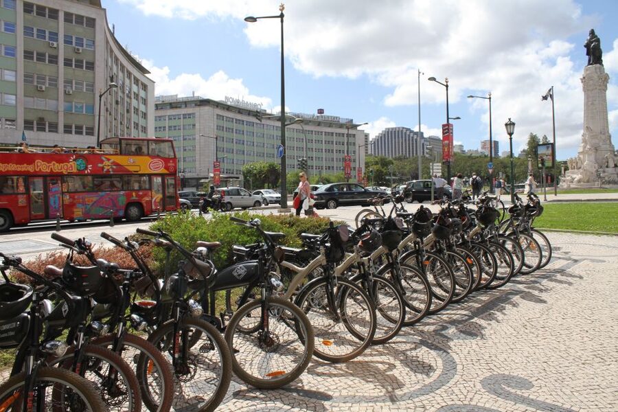 Lisbon: Hills, Alfama, and Mouraria Tour by Electric Bike - What the guides add to the ride
