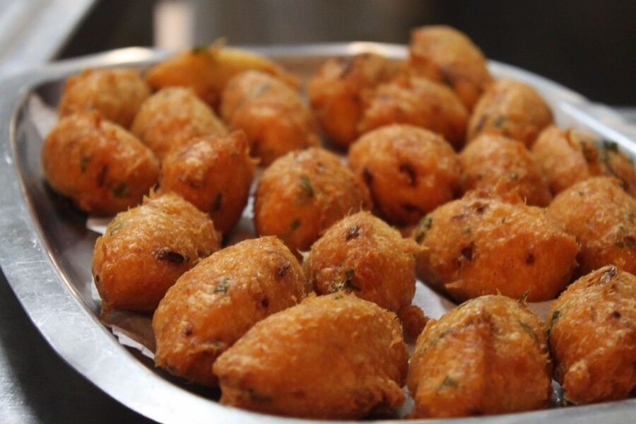 Lisbon: Portuguese Petiscos Tasting Tour by E-Bike - The riding conditions you should expect