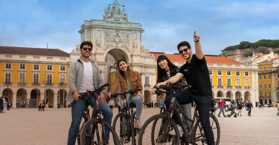 Lisbon: Private Boat Trip, Guided Walking Tour, Bike & Tram - Why this five-hour format works