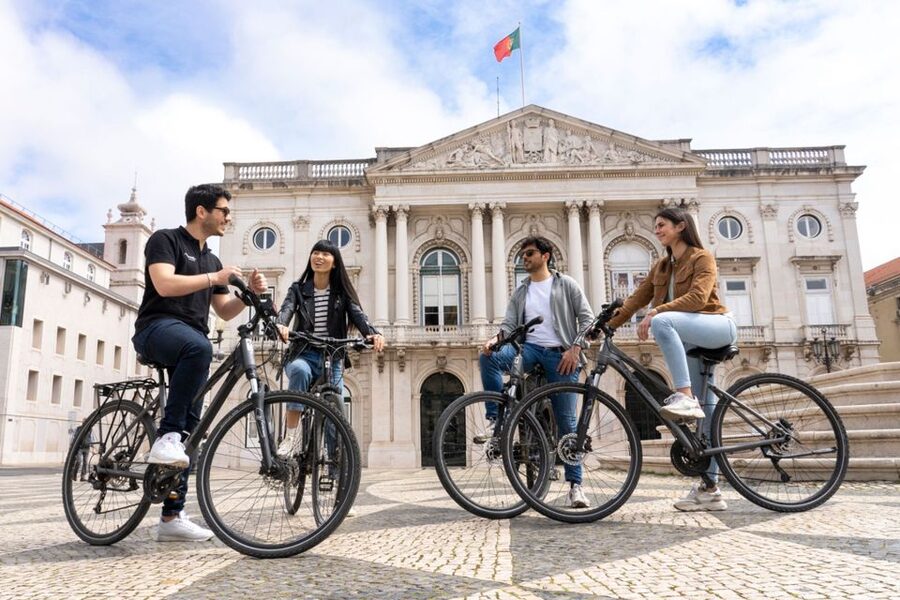 Lisbon: Private Boat Trip, Guided Walking Tour, Bike & Tram - Returning to Lisbon by boat