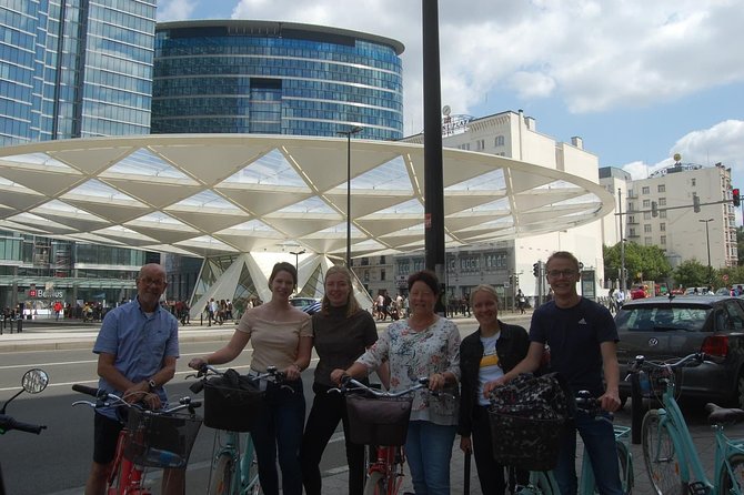 Lively Brussels Highlights Bike tour DUTCH - A 30-minute fry stop at Place Jourdan
