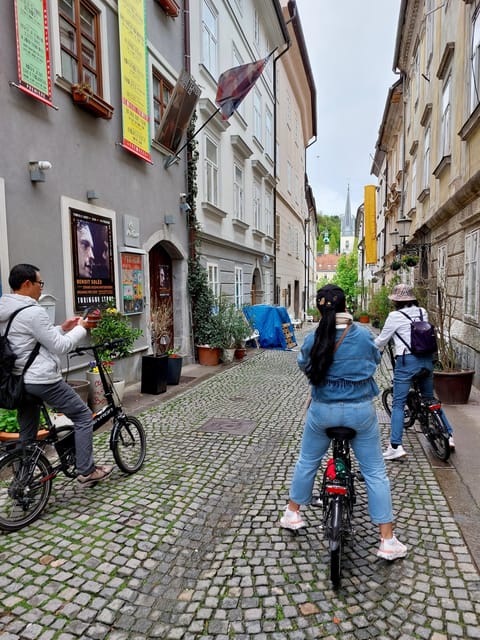 Ljubljana by E-Bike: Guided City Highlights Tour - Pedaling through the old town and riverfront