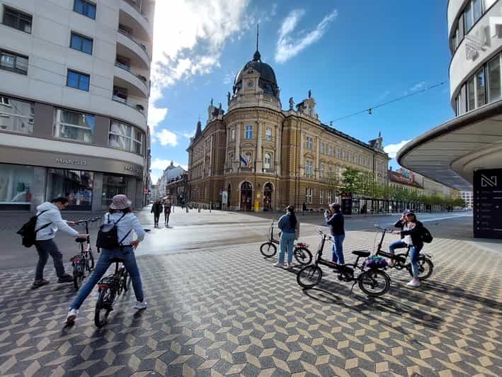 Ljubljana by E-Bike: Guided City Highlights Tour - A guide-led experience with room for personality