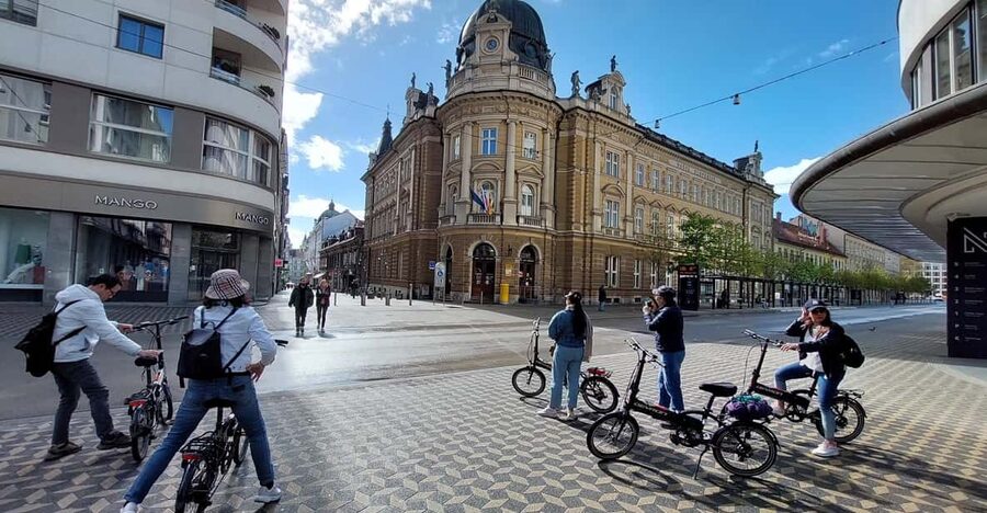 Ljubljana by E-Bike: Guided City Highlights Tour - Meeting at Congress Square