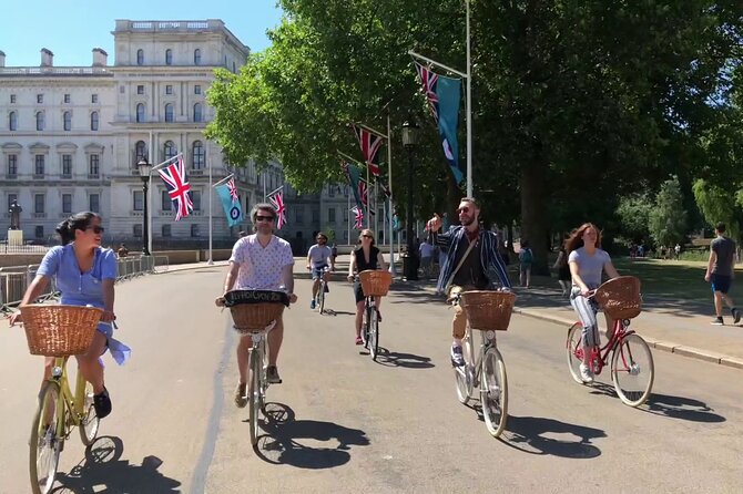 London Bike Tour: Landmarks, Secret Gems, Pub Stop & Street Art - Admiralty Arch, Trafalgar Square, and Covent Garden