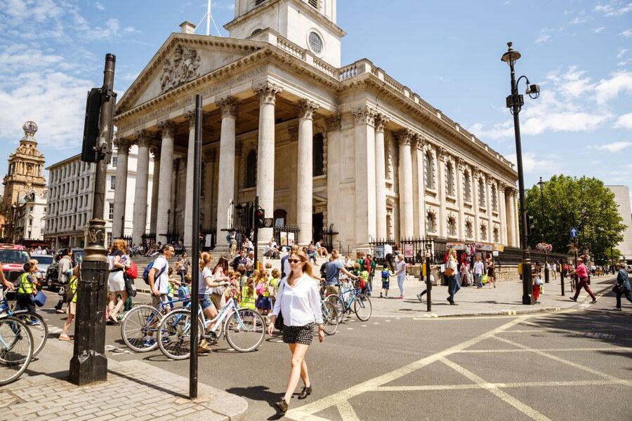 London: Classic Gold 3.5-Hour Bike Tour - Guides are a major part of the experience