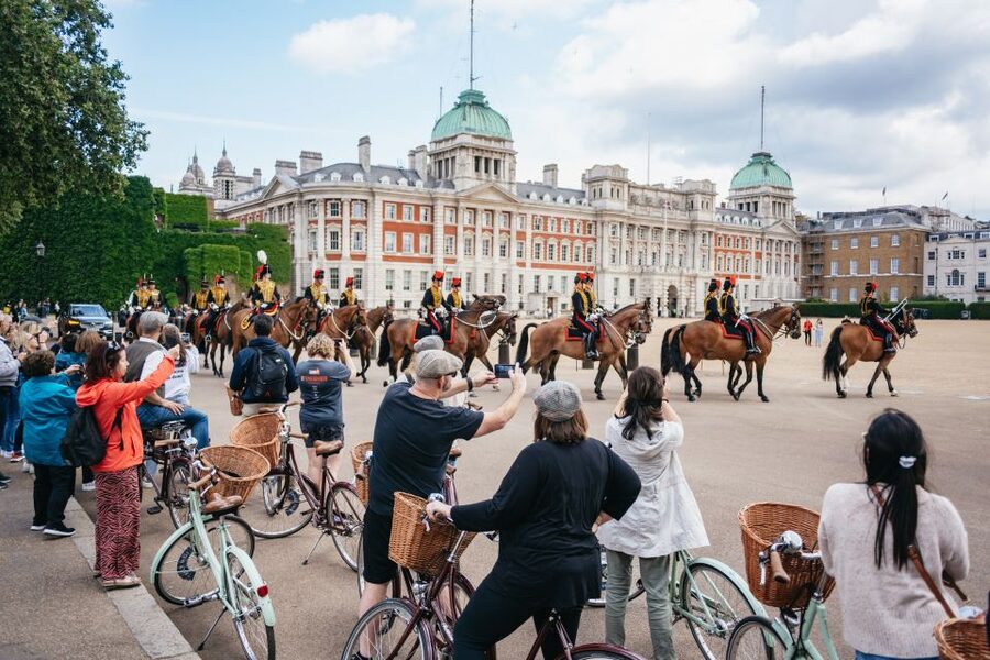 London: Landmarks & Secrets Bike Tour with Pub & Street Art - Key details before you book