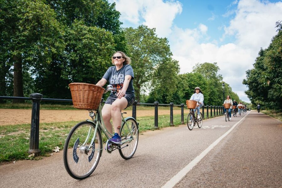 London: Landmarks & Secrets Bike Tour with Pub & Street Art - Who should book this ride?