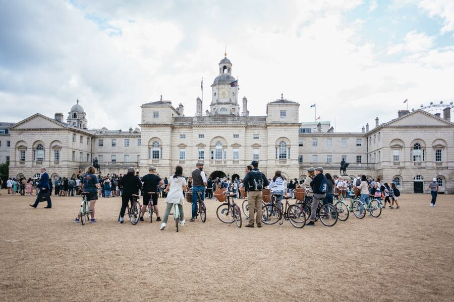 London: Landmarks & Secrets Bike Tour with Pub & Street Art - St James’s Park and Buckingham Palace