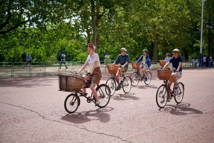 London: Private Family Guided Bike Tour with Childseats - St John’s Smith Square and Westminster Abbey