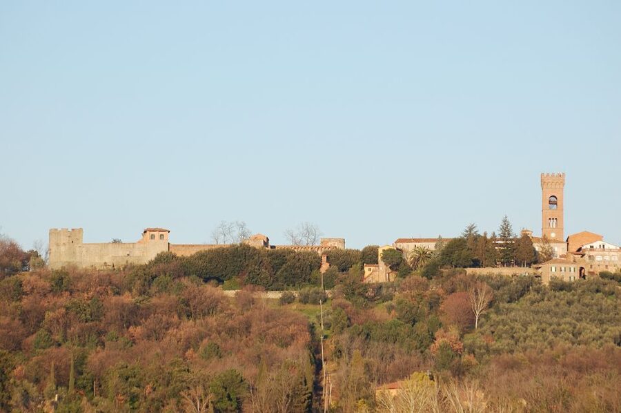 Lucca: Self-Guided Bike Tour to the Wine Roads - Climbing toward Montecarlo