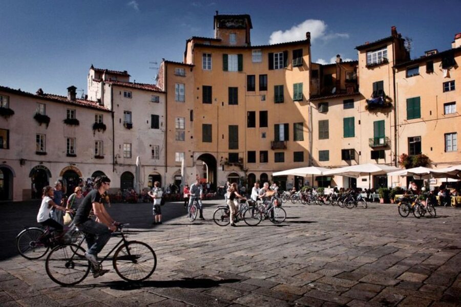 Lucca: Self-Guided Tour by Bike - San Frediano and the amphitheater square