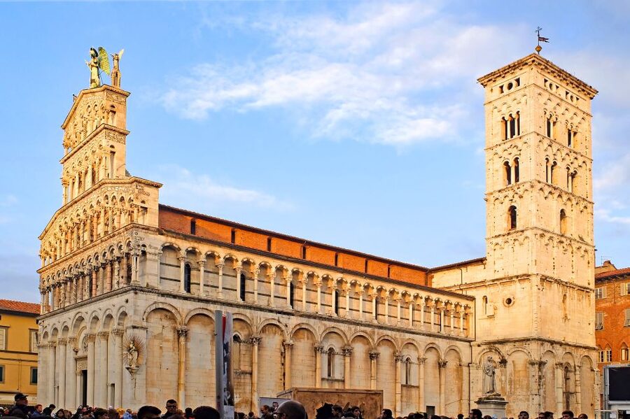 Lucca Sightseeing Tour by E-bike or City bike - Piazza San Michele and Lucca’s Roman starting point