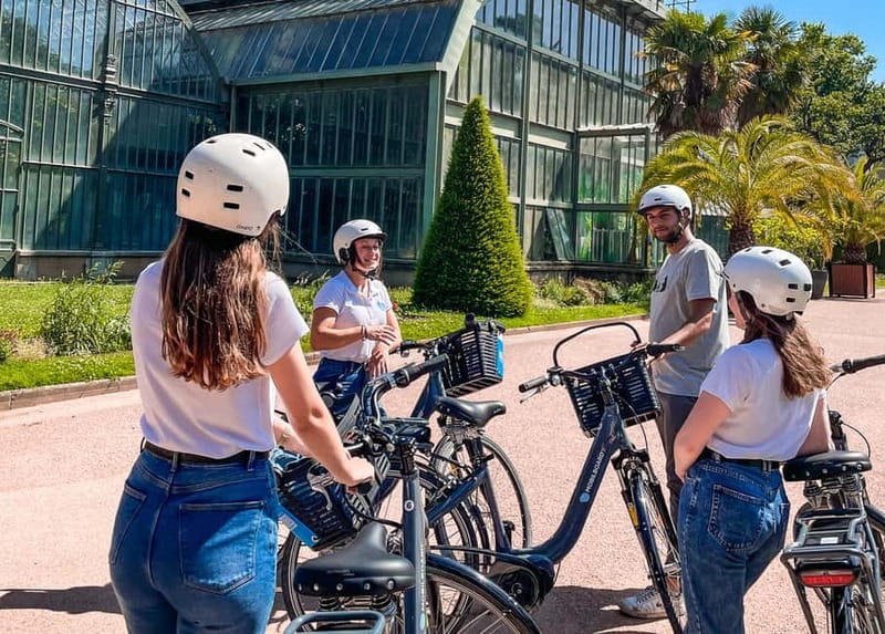 Lyon: Tête d'Or park on an electric bike Tour - The Peninsula: Opera House, Hôtel de Ville, and Place des Terreaux