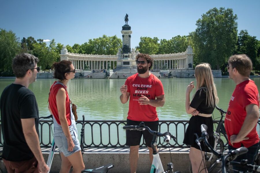 Madrid: 3 h. Guided Highlights Bike Tour with Optional Tapas - Prado Museum and the green pause in Retiro Park