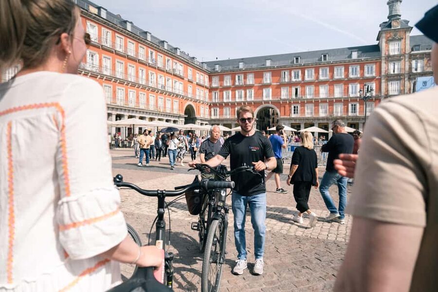 Madrid: 3 h. Guided Highlights Bike Tour with Optional Tapas - Puerta de Alcalá, Cibeles, and the ride home