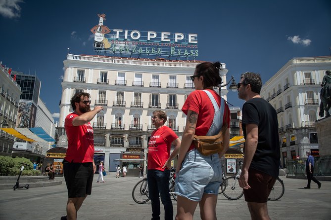 Madrid: 3 hour Guided Highlights Bike Tour with Optional Tapas - CaixaForum and the museum quarter