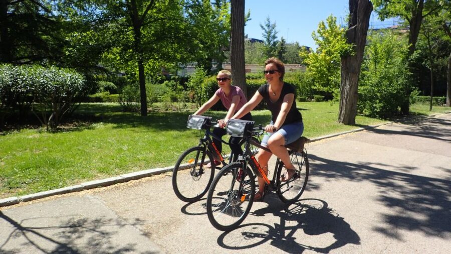 Madrid City Guided Bike/E-Bike Tour for Small Groups - Plaza de España and the Temple of Debod