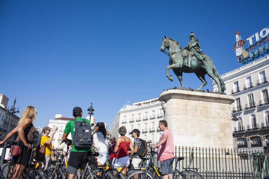 Madrid: City Highlights Private Bike Tour - What the guide adds to the ride