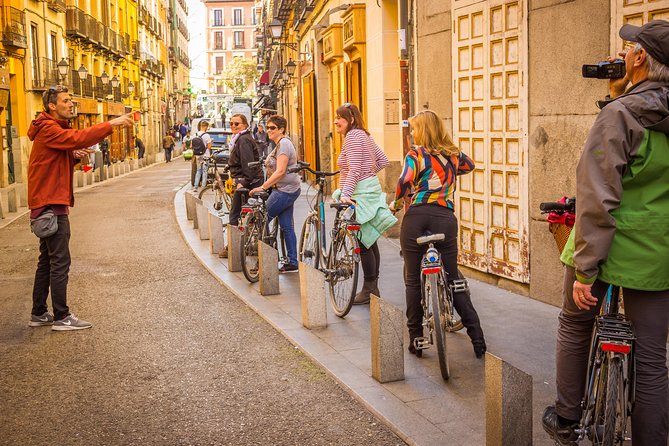 Madrid Highlights Bike Tour - Starting beside Retiro Park