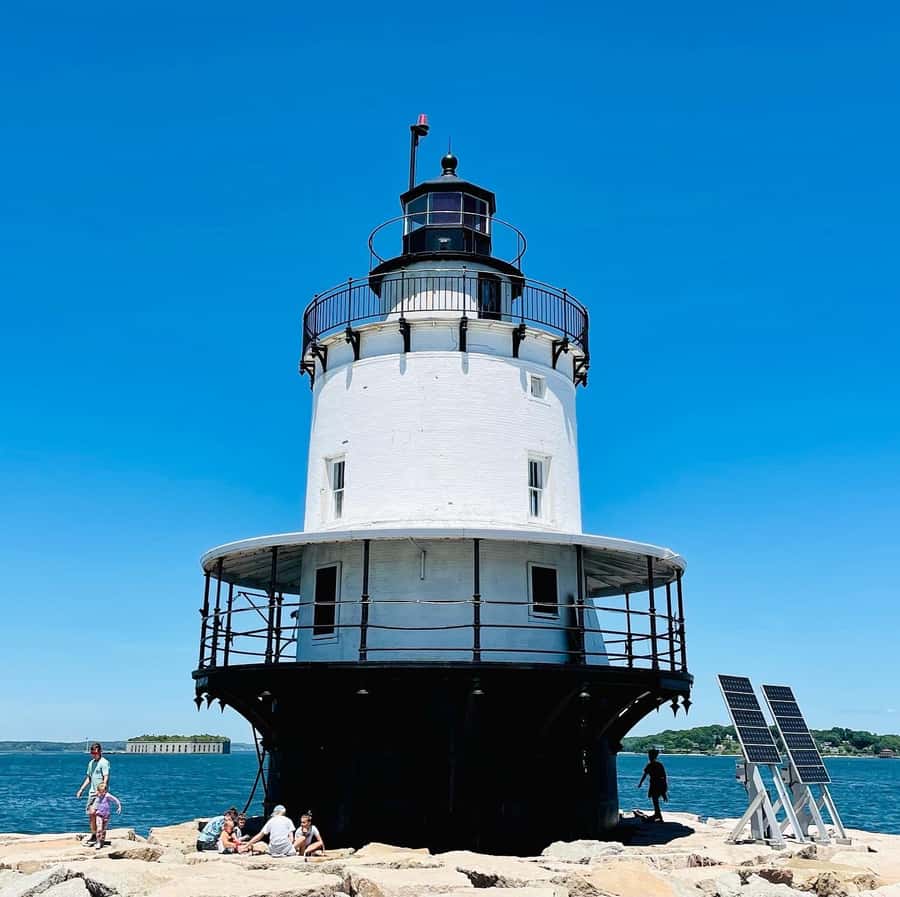 Maine Coastal Lighthouse:Two-hour bicycle tour - Lighthouses, Forts, and Ship Memorials
